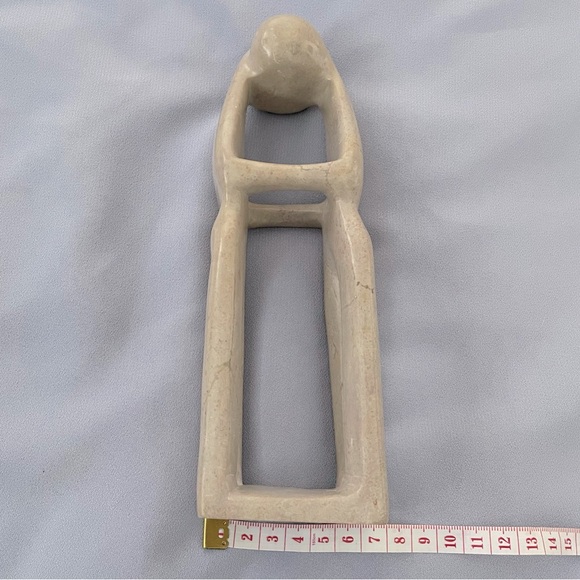 Beautiful smooth sculpture of two people embracing - Picture 4 of 5